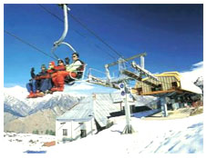 chair lift at auli,india skiing auli tours,wintert skiing packge tours,india winter skiing tours